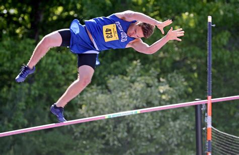 Division 4 state track: Pembroke’s Sarah Claflin wins competitive 200-meter race